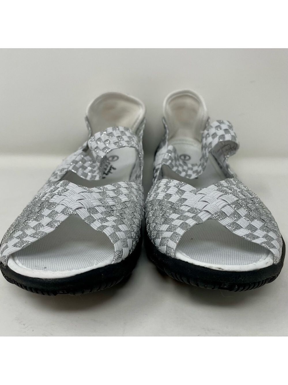 NWOT white woven sandals size 7.